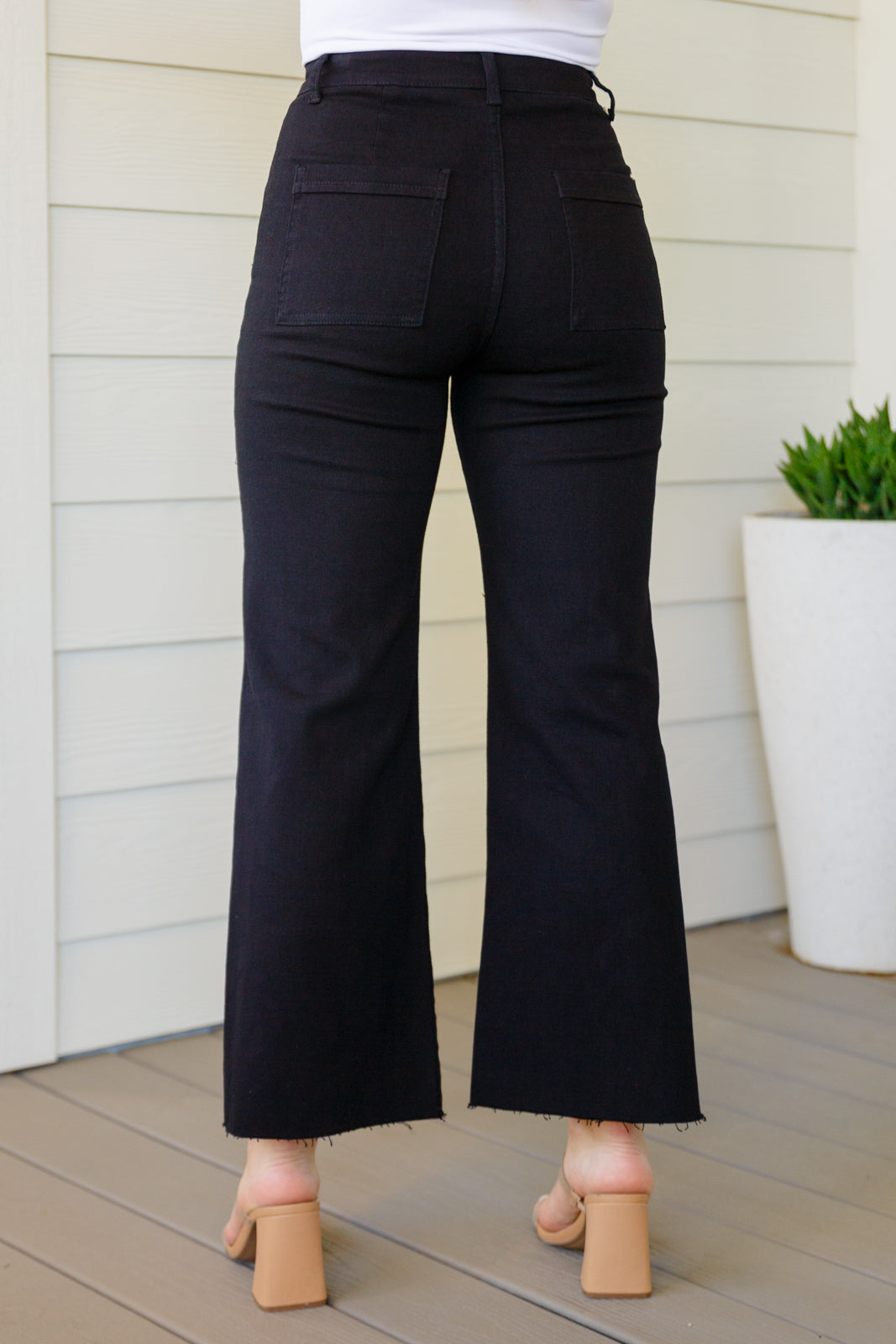August High Rise Wide Leg Crop Jeans in Black | 7 sizes