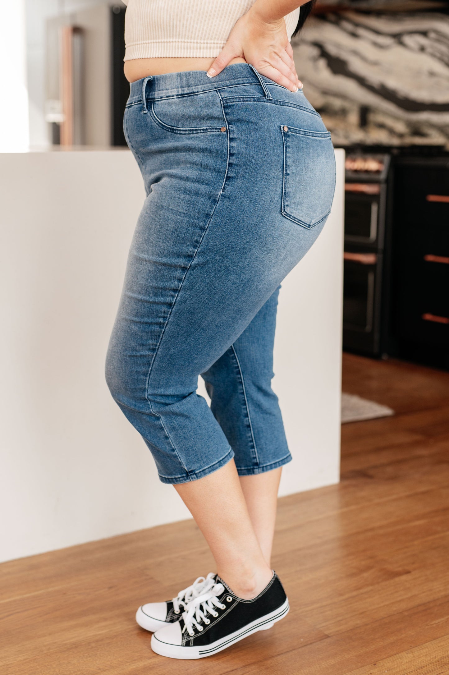 Emily High Rise Cool Denim Pull On Capri Jeans | Judy Blue