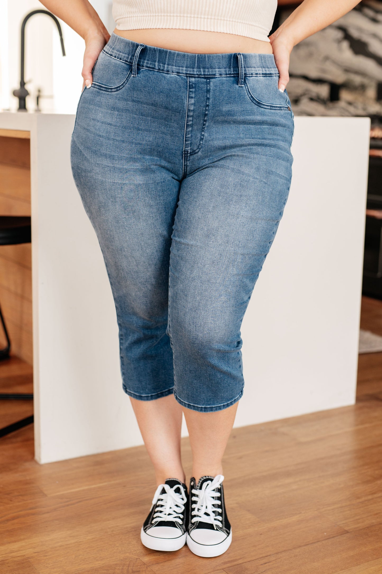 Emily High Rise Cool Denim Pull On Capri Jeans | Judy Blue