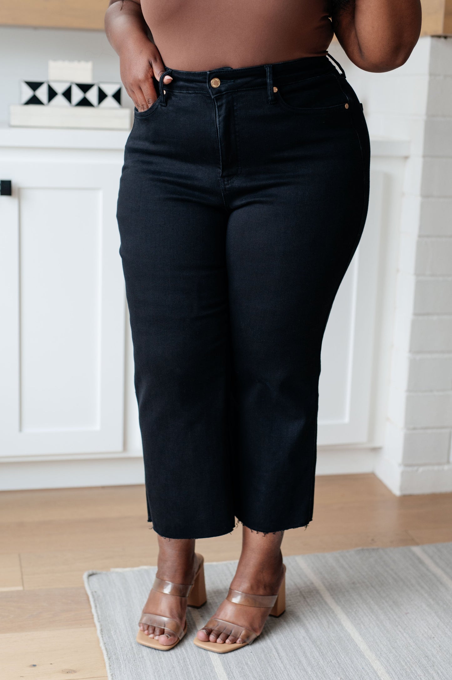 Lizzy High Rise TUMMY CONTROL Top Wide Leg Crop Jeans in Black | Judy Blue