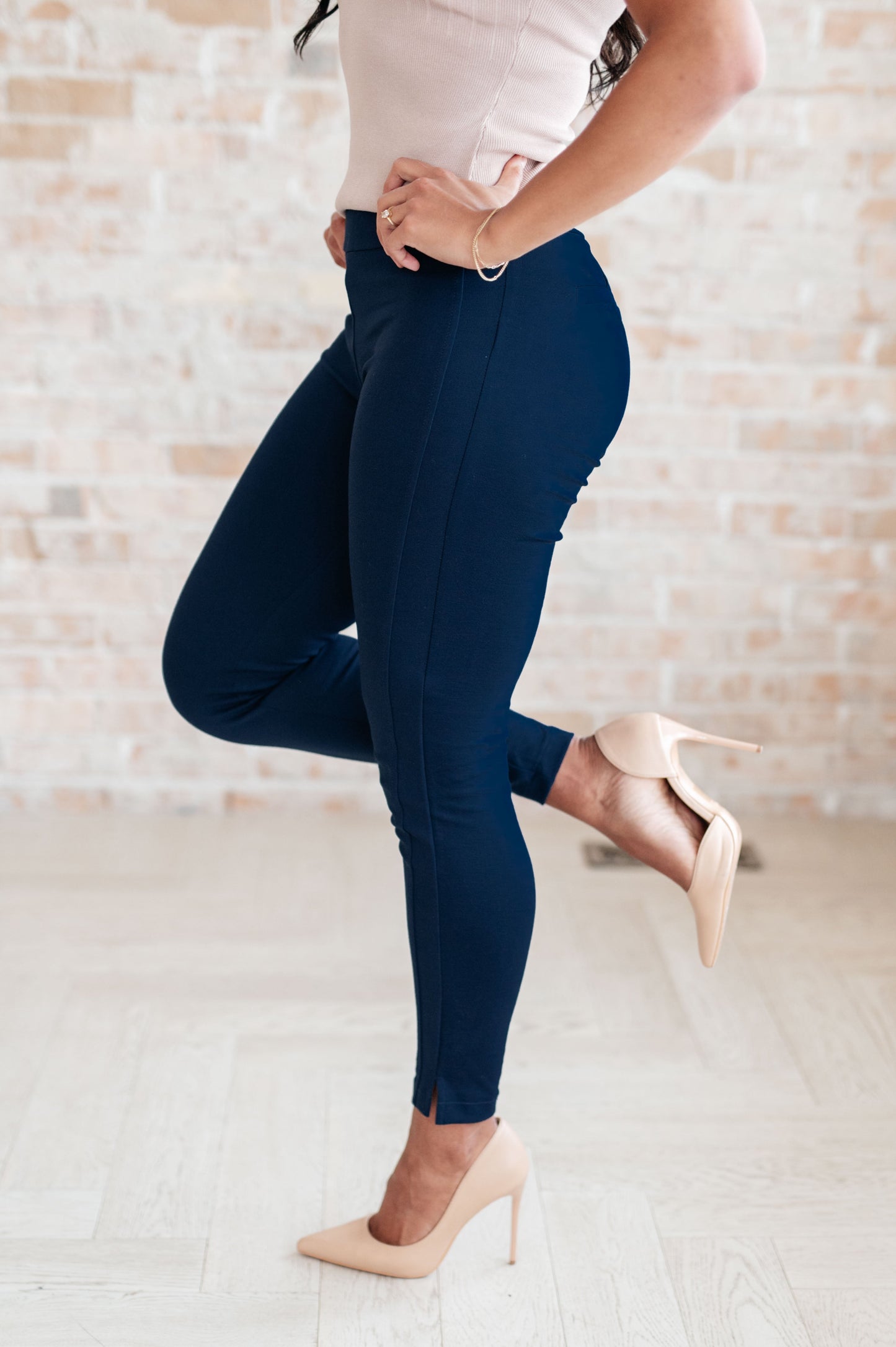 Magic Skinny Pants in Navy